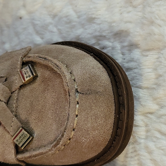 Tommy Hilfiger Women's Suede Shoes Size 7 1/2 - Picture 2 of 11